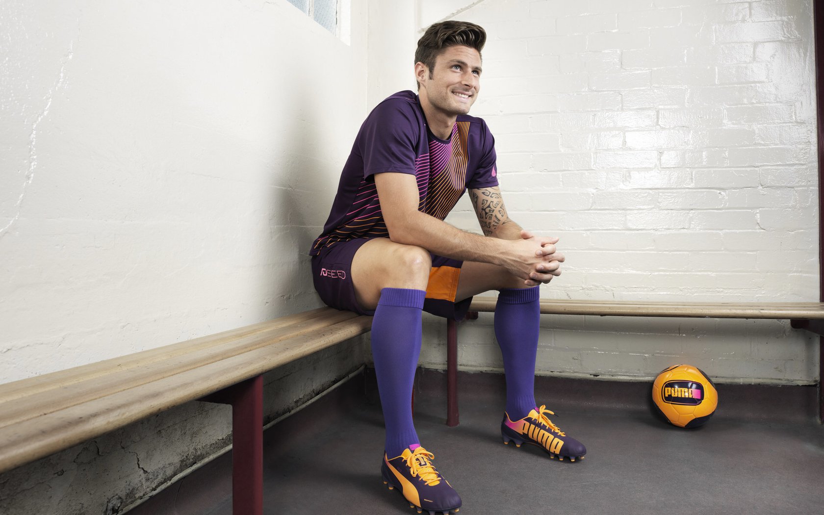 米兰体育APP下载-拉文快攻连线展现公牛速度优势，拉文在公牛还有几年就续约了